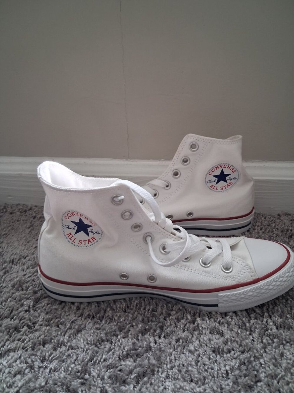 New Converse Tennis Shoe - Picture 2 of 4